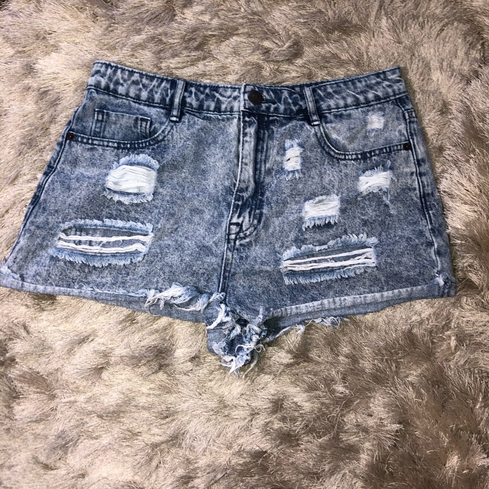 Forever 21 denim ripped shorts; Size- UK: 28 (US 6)
